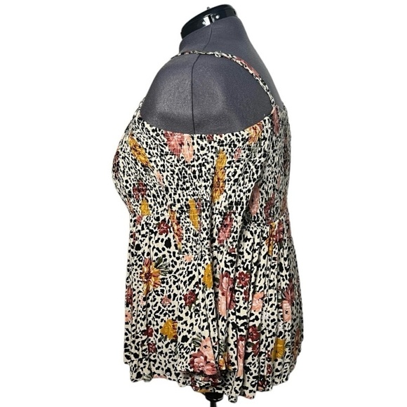 Torrid Babydoll Crinkle Gauze Smocked Cold Shoulder Top (Size 2) - Picture 4 of 4